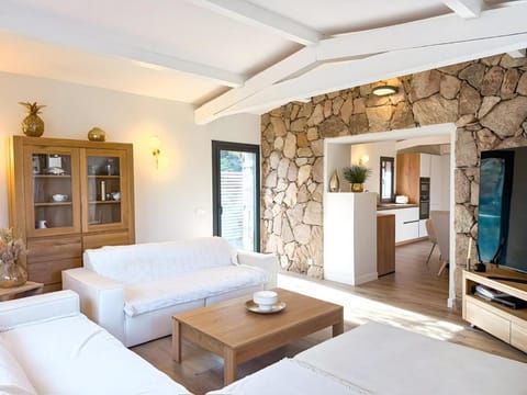 Villa A Muredda, 6 pers, jacuzzi, 15 min plage en voiture Villa in Porto-Vecchio