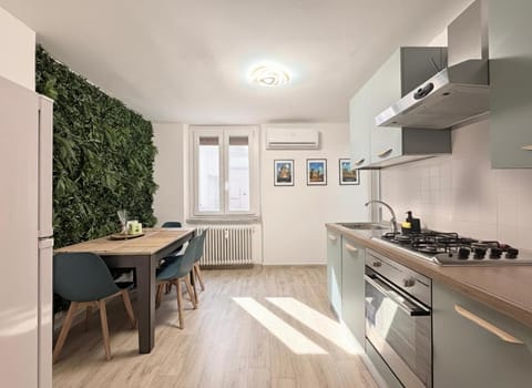 Kitchen or kitchenette, Dining area, Breakfast, Lunch, stove, kitchen