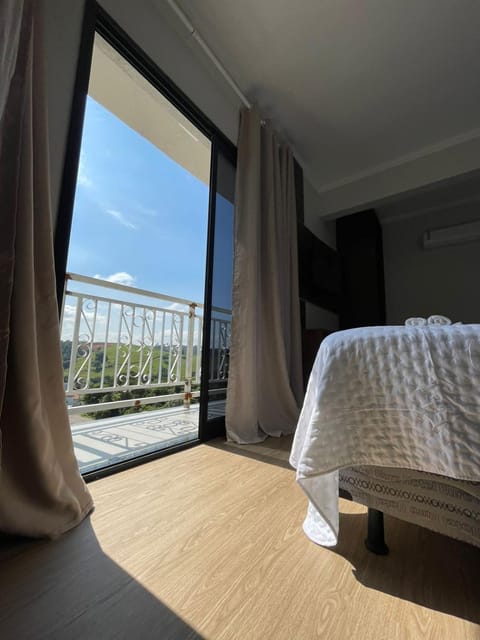 Bed, View (from property/room), Balcony/Terrace, Photo of the whole room, Bedroom