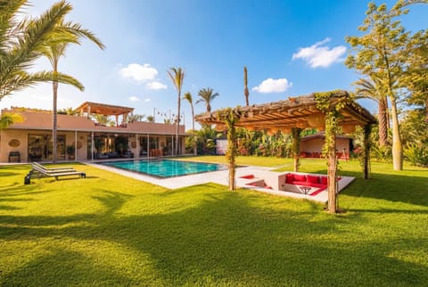 Property building, Spring, Day, Garden, Garden view, Pool view, Swimming pool, sunbed