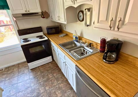 Cedar Creek RV & Outdoor Center Campground/
RV Resort in Weiss Lake