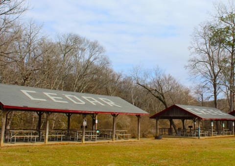 Cedar Creek RV & Outdoor Center Campground/
RV Resort in Weiss Lake