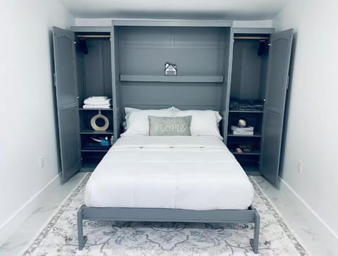 The Luxe Studio Bed and Breakfast in North Miami Beach