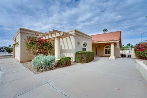 Less Than 1 Mi to Courses! Quiet Golfers Gem in Sun Lakes House in Sun Lakes