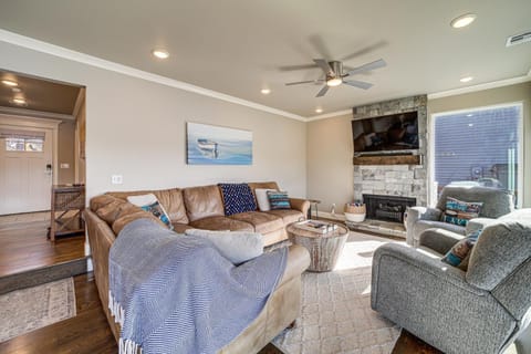 Lakefront Family Home with Dock and Views in Vinita! House in Lake O The Cherokees