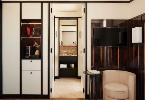 Bathroom, Seating area