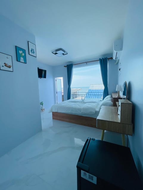 Bed, TV and multimedia, Photo of the whole room, air conditioner