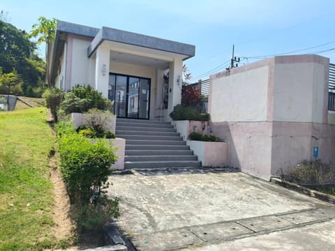 Jenny Naiyang Beach House in Mai Khao