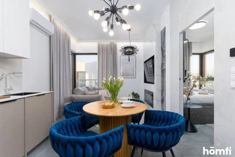 Kitchen or kitchenette, Living room, Seating area, Dining area, Bedroom, fireplace