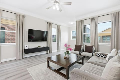 TV and multimedia, Living room, Seating area, Evening entertainment
