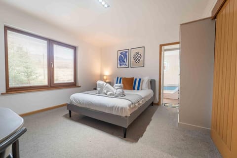 Ben View Room and Jacuzzi Bath House in Fort William