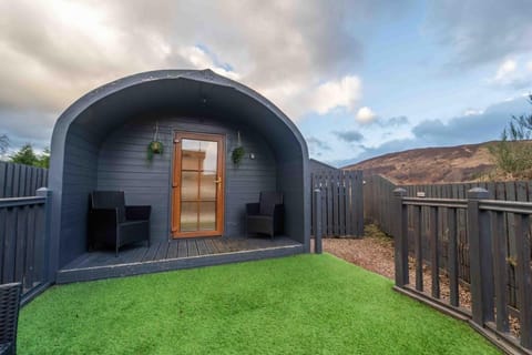 Ben View Pod and Jacuzzi Bath Apartment in Fort William