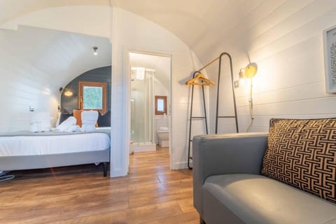 Ben View Pod and Jacuzzi Bath Apartment in Fort William