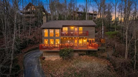 ONE Beary Good View 3BR-2BA in Gatlinburg Sleeps 9 House in Gatlinburg