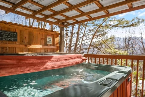 ONE Beary Good View 3BR-2BA in Gatlinburg Sleeps 9 House in Gatlinburg