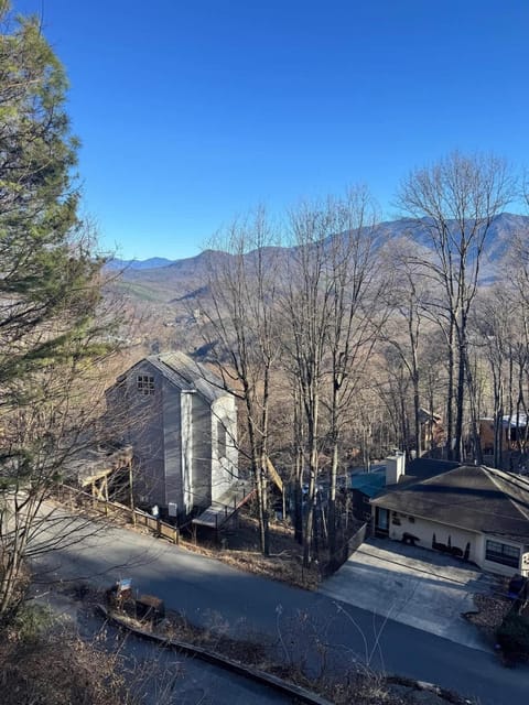 ONE Beary Good View 3BR-2BA in Gatlinburg Sleeps 9 House in Gatlinburg