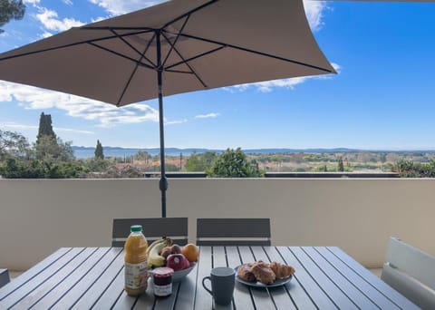 View (from property/room), Balcony/Terrace, Dining area