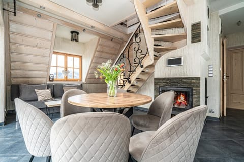 Living room, fireplace, fireplace