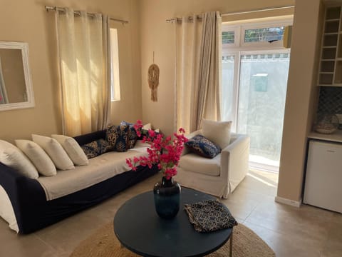 Renovated historic fishers house Apartment in Sea Point