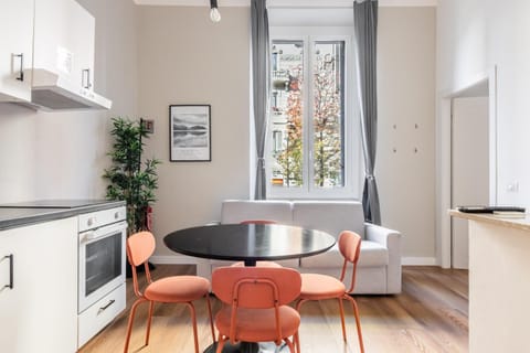 Kitchen or kitchenette, Living room, Seating area, Dining area, oven, stove