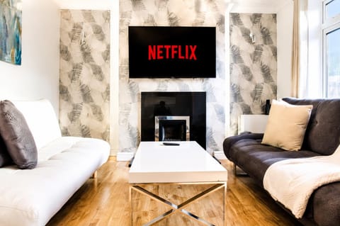 Communal lounge/ TV room, TV and multimedia, Living room