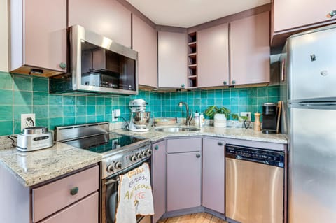 Shop, Dine, Unwind! Couples Retreat in Dtwn Golden Apartment in Golden