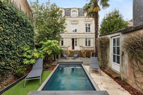 Property building, Patio, Spring, Day, Garden, Garden view, Pool view, Swimming pool, sunbed