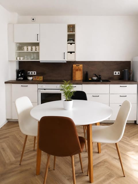 Dining area, kitchen
