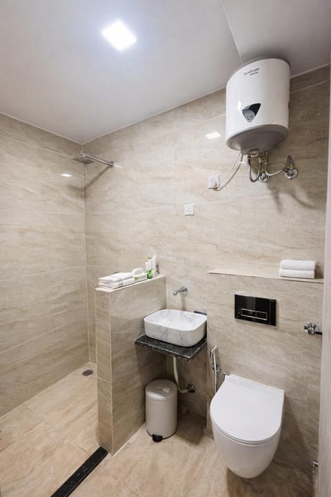 Shower, Toilet, Bathroom, towels