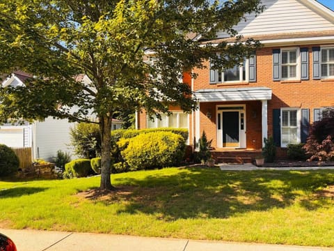 Property building, Spring, Day, Neighbourhood, Garden, Garden view, Street view
