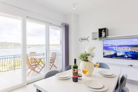 Stunning 3Bed Seaview Flat in Ghadira by Homely Apartment in Malta