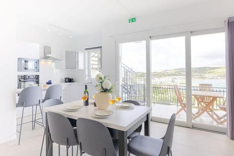 Stunning 3Bed Seaview Flat in Ghadira by Homely Apartment in Malta