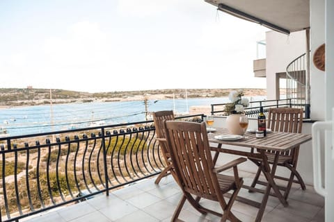 Stunning 3Bed Seaview Flat in Ghadira by Homely Apartment in Malta