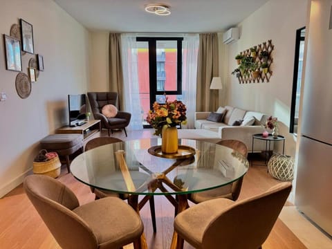 TV and multimedia, Living room, Dining area