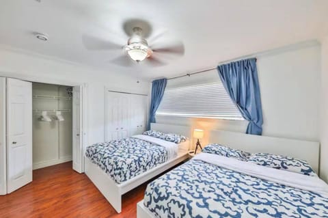 The Golfstream Dunes Villa House in Hallandale Beach