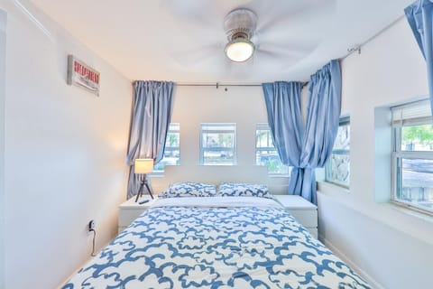 Student Villa House STR-2000 House in Hollywood