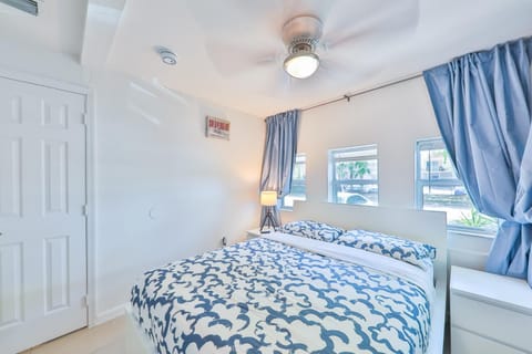 Student Villa House STR-2000 House in Hollywood