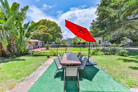 Student Villa House STR-2000 House in Hollywood