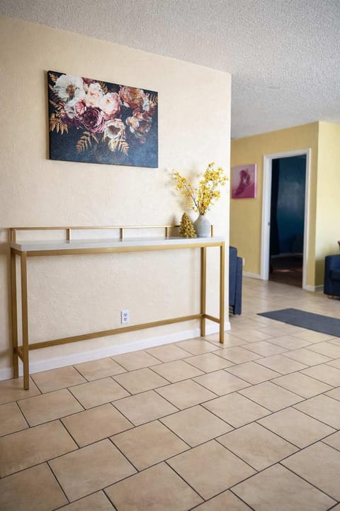 Lucky Family Charm STR-2750 House in Hollywood