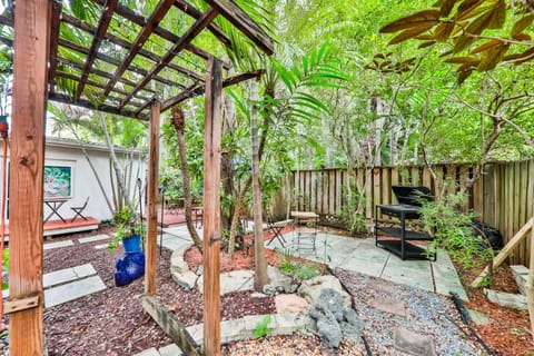 Garden botanical Villa with jacuzzi House in Hollywood