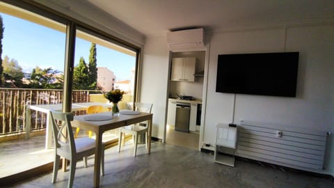 View (from property/room), Balcony/Terrace, Dining area