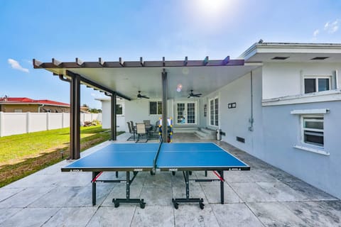 Jungle Happiness Villa STR-2651 House in Hollywood