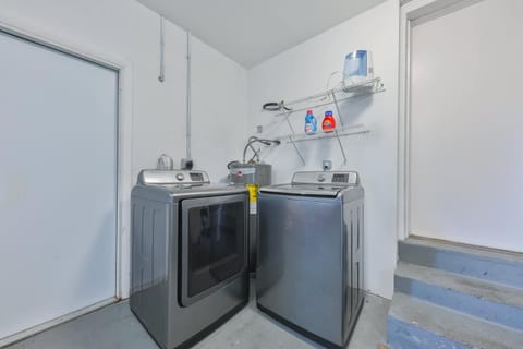 Jungle Happiness Villa STR-2651 House in Hollywood