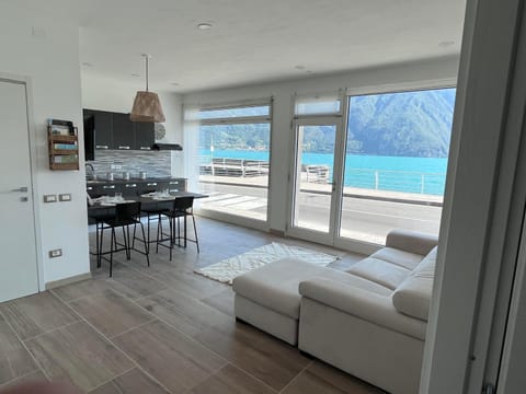 Kitchen or kitchenette, Living room, Dining area, Lake view, Mountain view