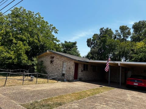 Key to Austin Rock Lounge Villa in Austin