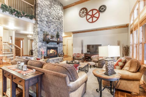 BOULDER RIDGE - 7 BD, HUGE THEATER, POOL TABLE, HOT TUB, SAUNA House in Sundance