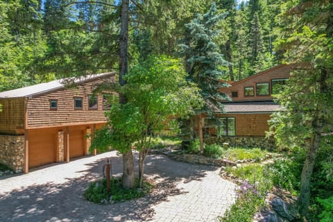 Carpe Montem - Modern, Views, Large Deck, Hot Tub, Private House in Sundance