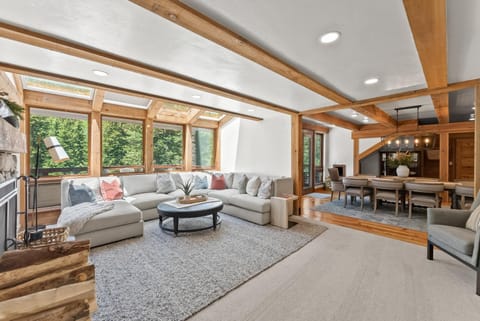 Carpe Montem - Modern, Views, Large Deck, Hot Tub, Private House in Sundance