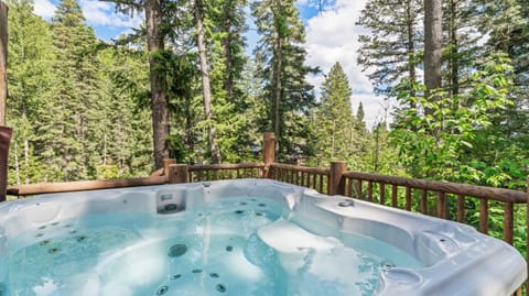 OVER THE RIVER AND THROUGH THE WOODS House in Sundance