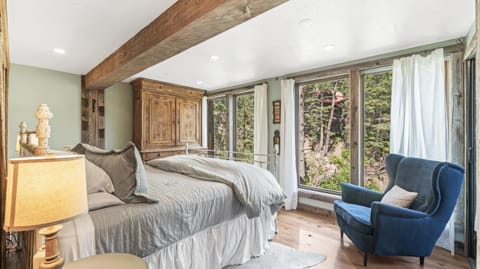 OVER THE RIVER AND THROUGH THE WOODS House in Sundance